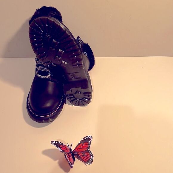 Authentic Nib Dr. Martens black leather combat boots with fur. - Picture 3 of 4